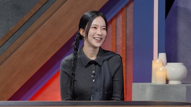 トーク番組の収録で笑顔を見せるキム・ナヒさん