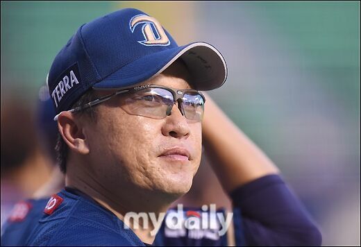 21년만에 '금의환향' 이동욱 <b>롯데</b> 신임 감독, 선수단 상견례 앞서 사직...