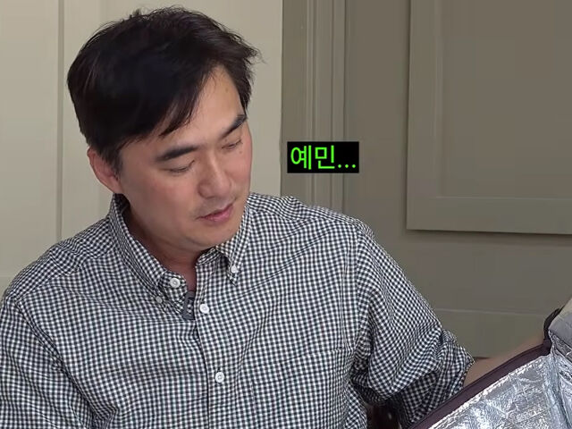 YouTube番組で話をする俳優キム・ソクフン