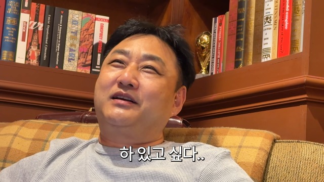 YouTubeチャンネル「육감 김수용」の動画で話すキム・スヨン。