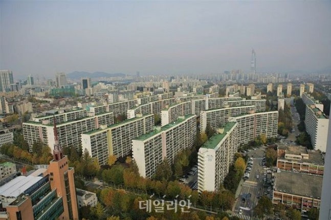 재건축 첫 발 뗀 은마…GTX 논란 속 '50층' 초고층 꿈 이룰까