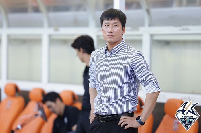 'K-무리뉴' <b>이정효</b> <b>감독</b>, <b>광주</b>와 2027년까지 동행