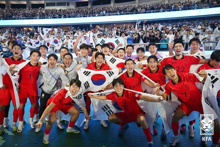 항저우 AG 남자 <b>축구</b>대표팀, <b>축구</b>종합센터 건립 성금 4000만원 기부