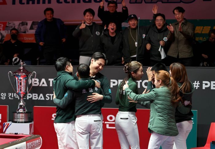 ‘1승 1패’ <b>하나카드</b>·SK렌터카, PBA 팀리그 <b>파이널</b> 첫날부터 팽팽