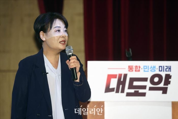 與 <b>윤희숙</b>, 서울 중·<b>성동갑</b> 출마…'<b>임종석</b>과 빅매치' 노린다