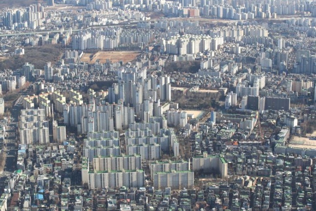 고금리에 무너지는 영끌족…빚 못갚아 경매 넘어간 부동산 10만건↑