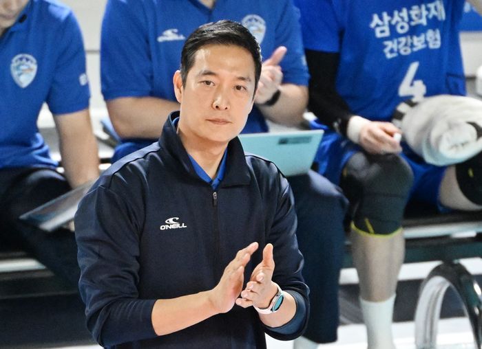<b>삼성화재</b>, <b>김상우 감독</b>과 재계약 “리빌딩 성과 보여줬다”