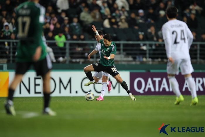 <b>전북</b>-울산, ACL <b>8강 1차전</b> 1-1 무승부…이명재, 김태환 제치고 동점골