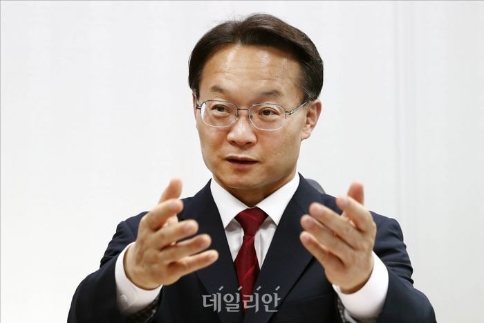 <b>조해진</b> "尹, 무릎 꿇어야…대통령실·내각 총사퇴하라"