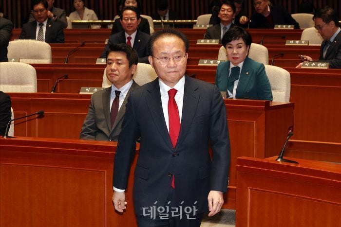 與, <b>총선</b> 패배 위기 수습 모색…모레 <b>당선인 총회</b> 개최