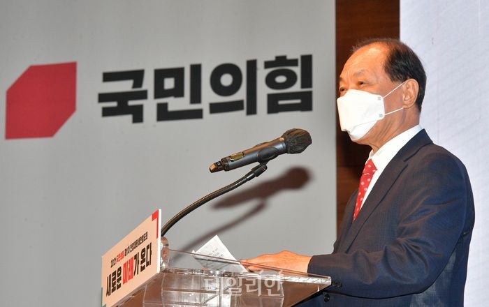 與 <b>비대위원장</b>에 <b>황우여</b> 낙점…'전당대회 관리형' 방점