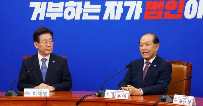 <b>황우여</b> "여야 형제처럼 만나자"…<b>이재명</b> "尹정부, 국정기조 전환해야 "