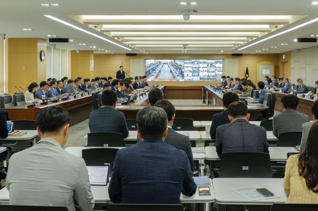 LH於10日在Jinju LH總部舉行了一次“公共住房供應促進檢查會議，由Lee Han -Jun等高管參加。