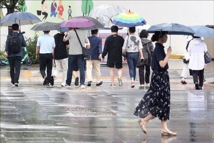 [내일날씨] 중부·경북북부 중심 돌풍·천둥·<b>번개</b> 동반 강한 비