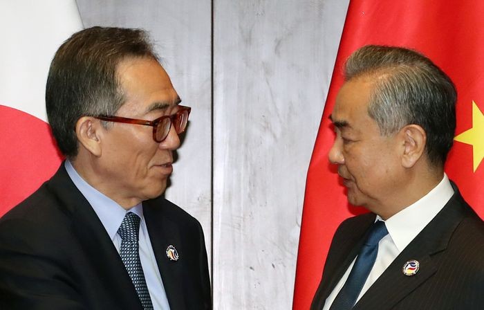 <b>왕이</b> "한중, 뗄수 없는 협력 동반자" <b>조태열</b> "한반도 안정 위한 건설적 역할을...