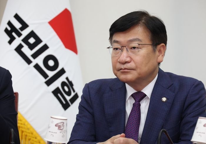 <b>정점식</b>, 與 <b>정책위의장 사퇴</b>…"분열 막기 위해 사임"