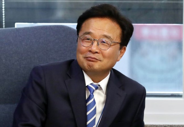 Kim Woo-young, the Democratic Party leader in charge of the Office of the Presidential Affairs, ⓒNewsis