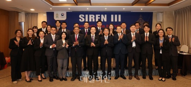 한창령 관세청 조사국장(왼쪽 여덟번째)이 29일 서울에서 개최된 제3차 한-태 마약 합동단속 성과 보고회를 마치고 관계자들과 기념 촬영하고 있다. ⓒ관세청청