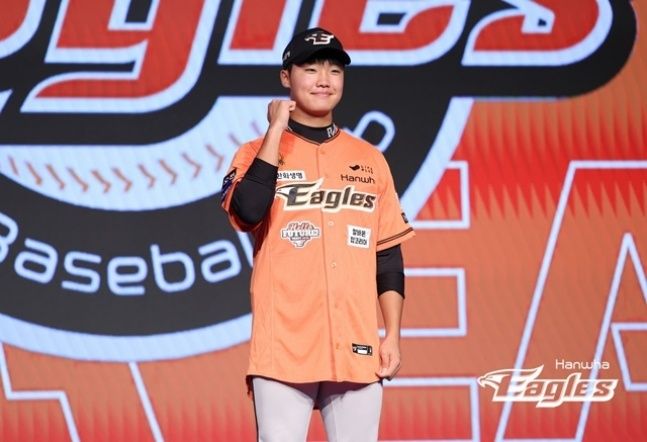 [分享] 韓華鷹簽下選秀榜眼 鄭宇宙 簽約金5億韓元