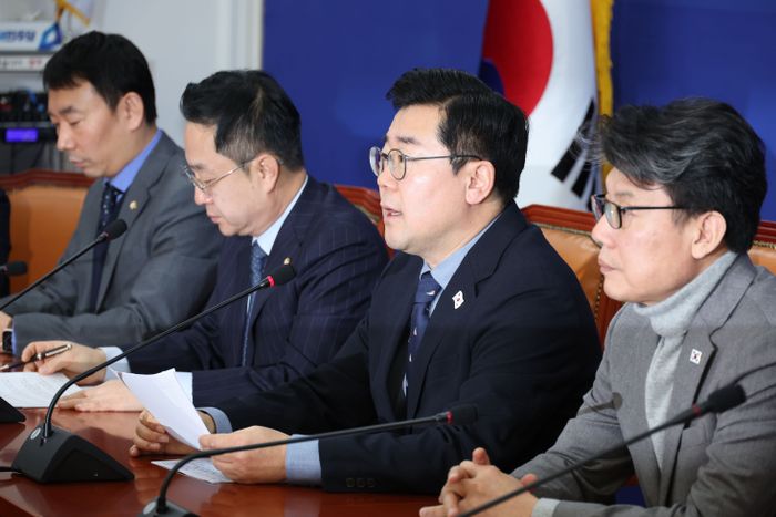 박찬대 더불어민주당 원내대표가 26일 오전 국회에서 열린 정책조정회의에서 발언하고 있다. ⓒ뉴시스