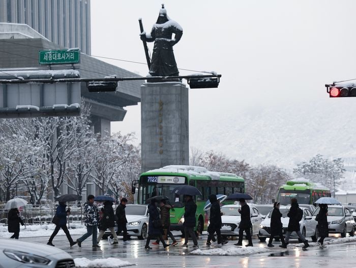 [내일<b>날씨</b>] <b>새해 첫 날</b> 낮 최고 10도…일부 지역 눈