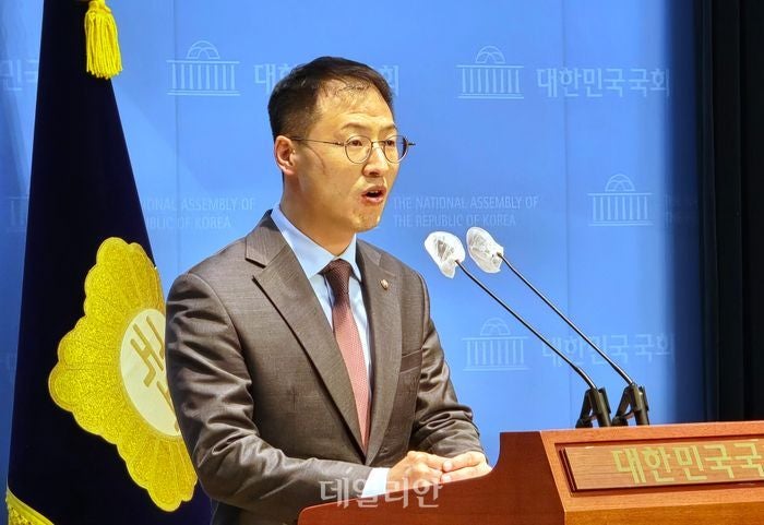 국민의힘, '<b>김상욱 탈당 권유</b>' <b>논란</b>에 "당론 따라달란 취지"