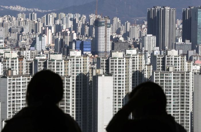 관망세로 거래 급감, 쌓이는 아파트 매물