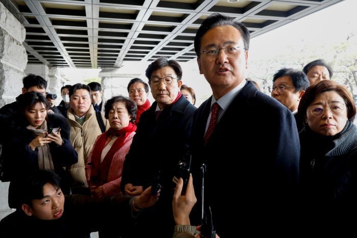 "'<b>이재명</b> 절친' <b>문형배</b> 공정성 논란"…국민의힘, 헌재 항의방문