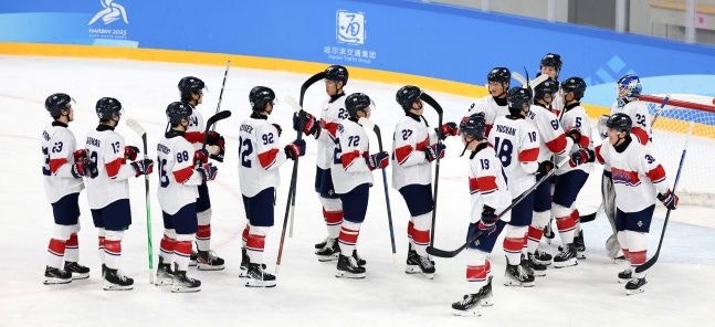 '대승' 한국 <b>남자 아이스하키</b>·<b>남자</b> 컬링, 나란히 준결승행 [하얼빈 동계...