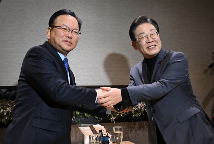 <b>이재명</b>~<b>김부겸</b> 회동…金 "<b>개헌</b> 요구 많아" 李 "겸허히 듣겠다"