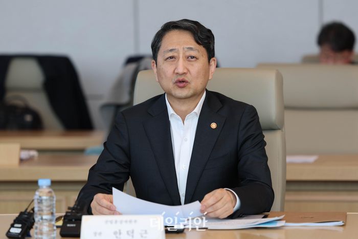 안덕근 산업통상자원부 장관이 13일 오전 서울 강남구 포스코에서 열린 '미국 철강 관세 관련 업계 간담회'에 참석해 인사말을 하고 있다.ⓒ뉴시스