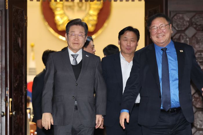 이재명 더불어민주당 대표가 4일 국회에서 열린 본회의를 마치고 본회의장을 나서고 있다. ⓒ뉴시스