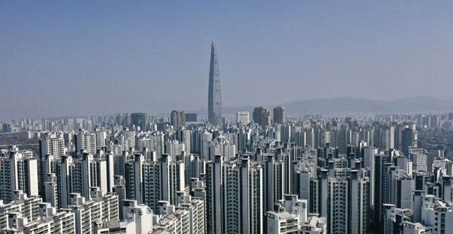 잠실도 ‘평당 1억’ 아파트…“토허제 해제 효과”