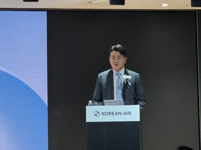 조원태 한진그룹 회장이 11일 대한항공 본사에서 열린 '신규 CI 론칭 행사'에서 기자들의 질문에 답하고 있다.ⓒ데일리안DB