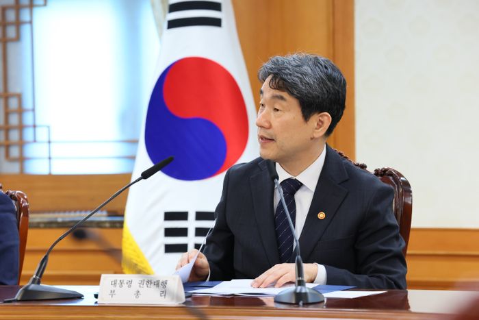 이주호 대통령 권한대행 부총리 겸 교육부 장관이 2일 정부서울청사에서 국무위원 간담회를 하고 있다.ⓒ연합뉴스