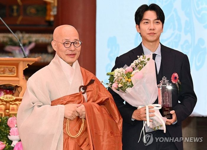 <b>이승기</b>, 처가와의 관계 단절했지만 불심 그대로…'불자대상' 어떤 상?