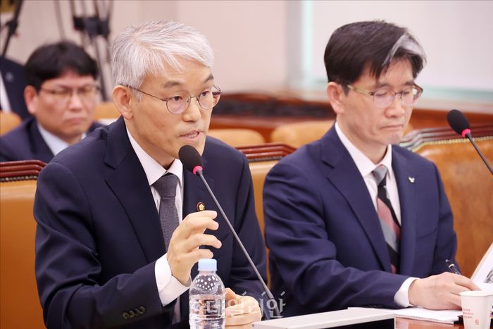 천대엽 법원행정처장이 지난 3월 12일 오후 서울 여의도 국회에서 열린 국회 법제사법위원회 전체회의에서 질의에 답변하고 있다.ⓒ데일리안 홍금표 기자
