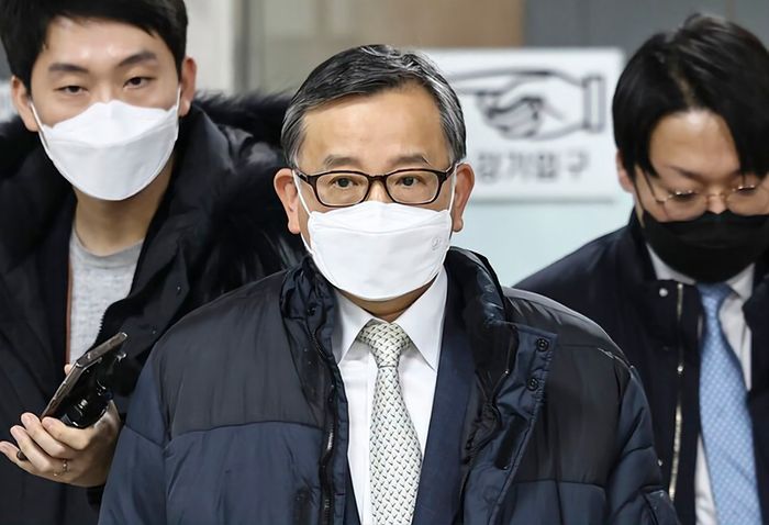 특정범죄 가중처벌법상 뇌물 혐의로 기소된 김학의 전 법무부 차관이 지난 2022년 1월 27일 오후 서초구 서울고법에서 열린 파기환송심 선고 공판을 마친 후 법정을 나서는 모습.ⓒ연합뉴스