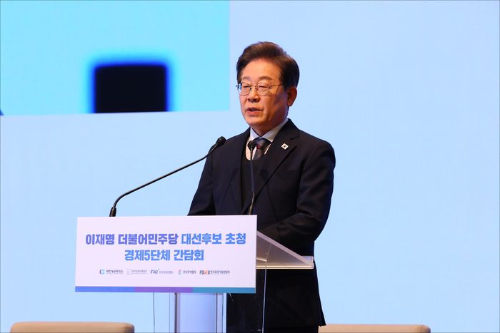 이재명 더불어민주당 대선 후보가 8일 오전 서울 중구 대한상공회의소에서 열린 대선후보 초청 경제5단체장 간담회에서 발언하고 있다.ⓒ국회사진취재단