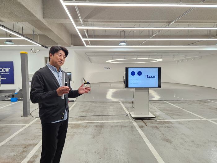 강병준 T카영업팀 팀장이 지난 8일 경기 부천시에 위치한 국민차매매단지 부천점에서 중고차 브랜드 T car를 소개하고 사업 전략에 대해 발표하고 있다.ⓒ데일리안 정진주 기자