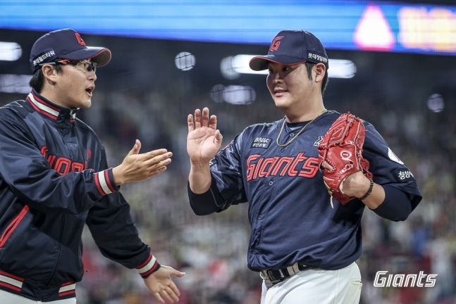 "2년 동안 잘 못했는데" <b>롯데 한현희</b> 깜짝 <b>호투</b>, KIA 잡고 2위 한화 추격