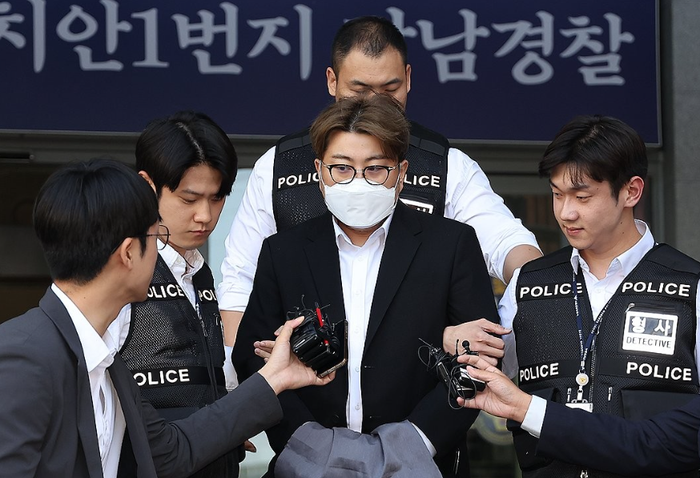 <b>김호중</b> '음주 <b>뺑소니</b>' <b>징역</b> 2년6개월 확정…상고취하서 제출