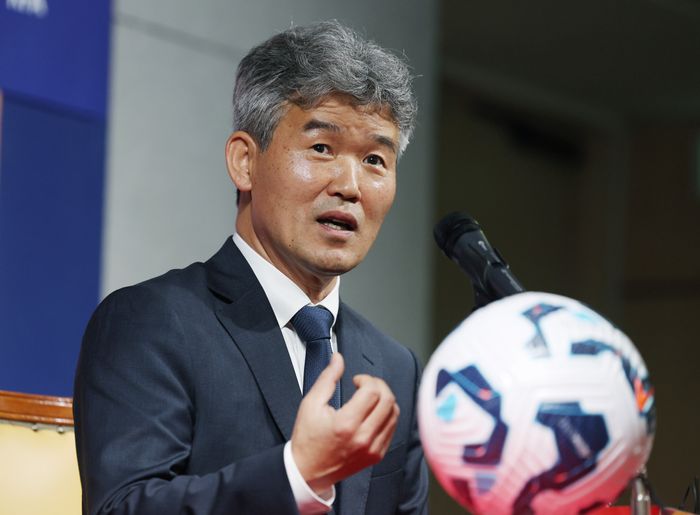 <b>소통</b> 강조한 김승희 <b>축구협회</b> 전무 “거센 변화 요구와 마주”