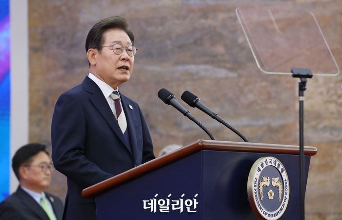 이재명 대통령이 4일 서울 여의도 국회 로텐더홀에서 열린 제21대 대통령 취임 선서식에 참석해 취임사 하고 있다.ⓒ뉴시스