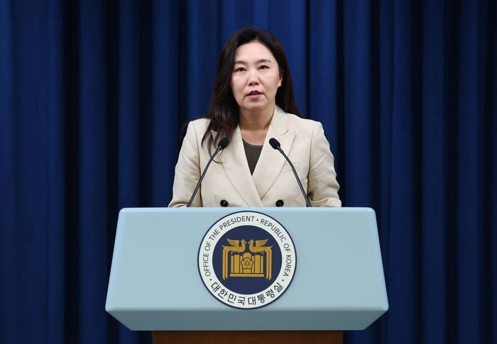 <b>대통령실</b>, 李 제안에 <b>브리핑룸 개편</b>…질문하는 기자 비춘다