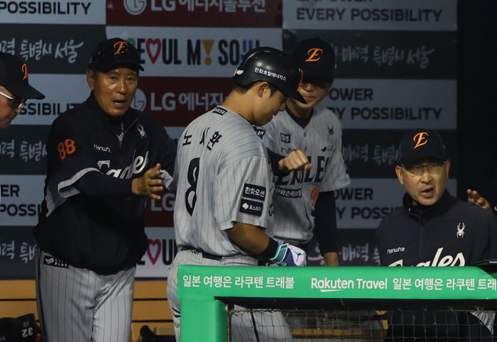 ‘선발 비상·수비 실책’ 행복하지 않은 <b>한화</b> 야구