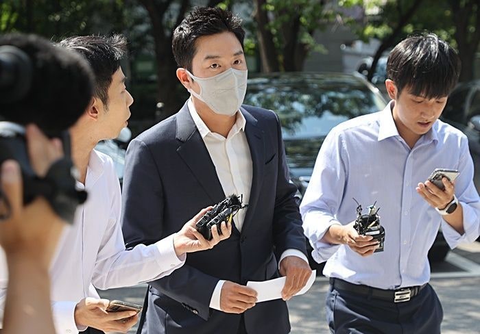 '<b>코인 불법상장</b> 수수료' 챙긴 ‘성유리 남편’ 안성현 보석 석방
