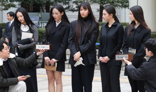 어도어 “법원 판단에 감사…<b>뉴진스 제자리로 돌아오길</b>”