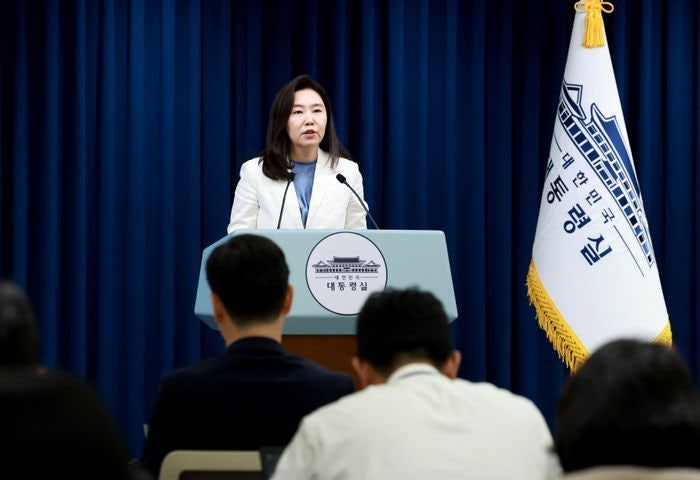 李대통령 "국무회의 비공개 회의내용, 개인 <b>정치</b>에 <b>활용</b> 안돼"…<b>이진숙</b>...