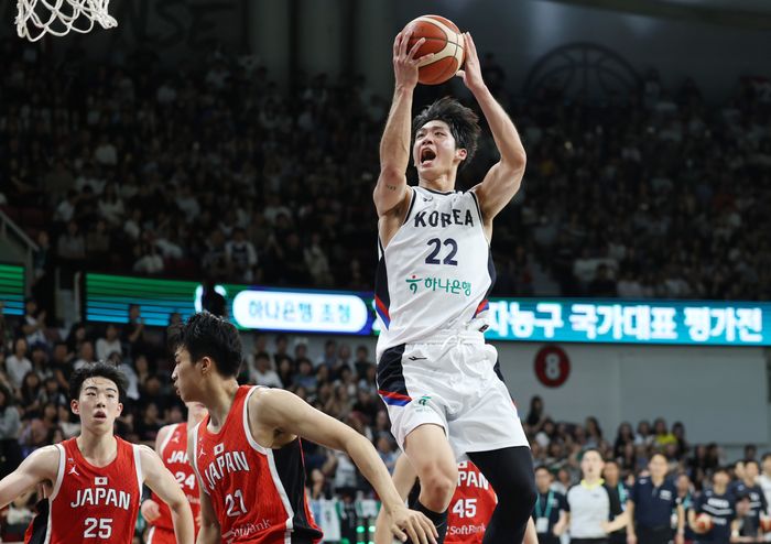 <b>여준석</b>·<b>이현중</b> 쌍포 앞세운 한국 농구, 일본에 91-77 완승